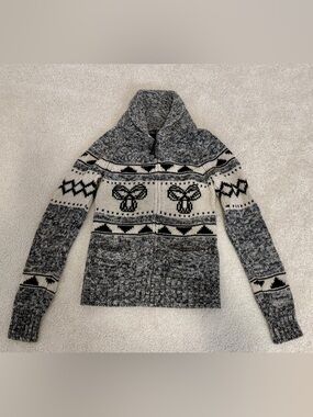 TNA Aritzia sweater - size: medium